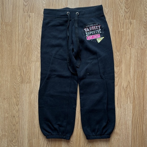 Urban Heritage Cropped Sweatpants - Set of 2 (Grey and Black) - Picture 4 of 9